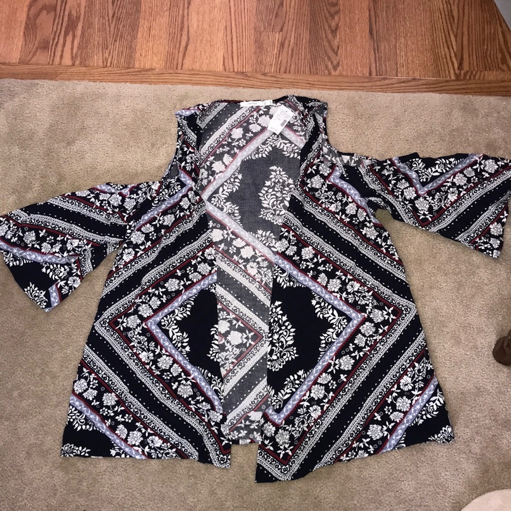 NWT! Maurices’s cold shoulder cover up!